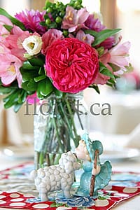 Vintage Wedding Centerpiece In Pink Tones Vintage Wedding Centerpiece In Pink Tones | Floret.ca